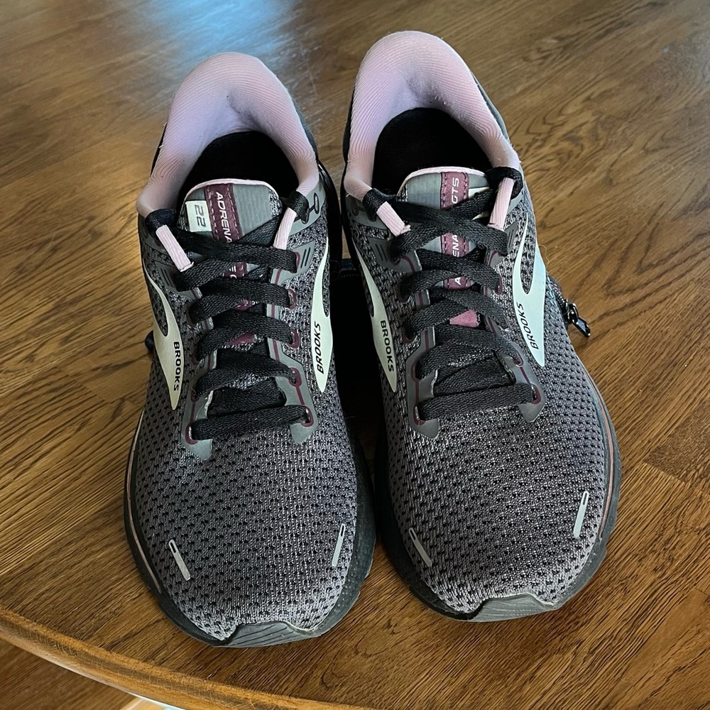 BROOKS Women’s Adrenaline 22 running/walking shoes. Size 9.5. Pink and charcoal.
